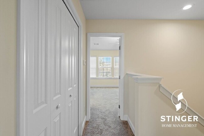 Building Photo - 204 Admiration Ave