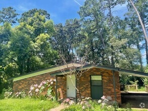 Building Photo - Huge Fenced Yard & All Hard Flooring