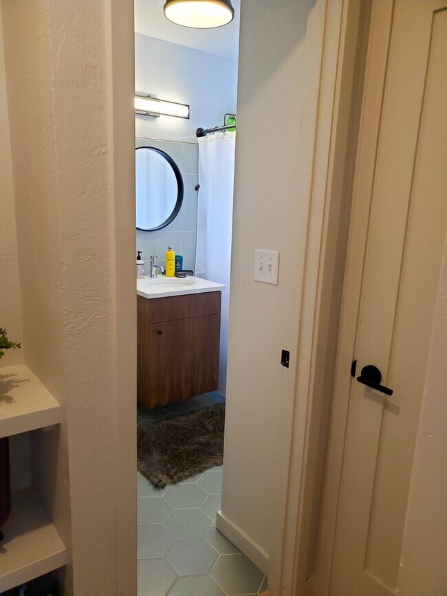 Building Photo - Remington1705 (KC-JF-NB)