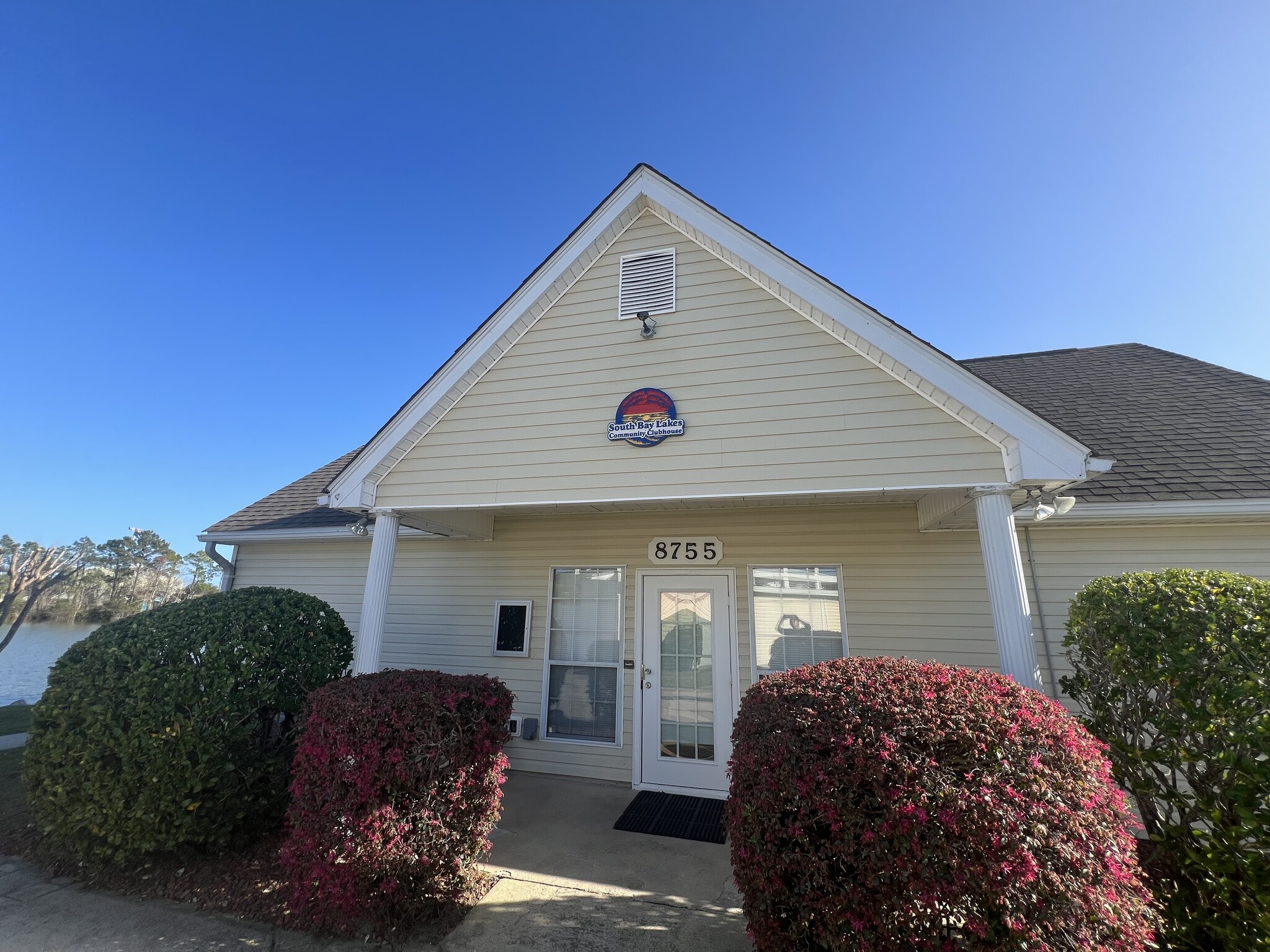 Pool clubhouses - 2257 Huntingdon Dr