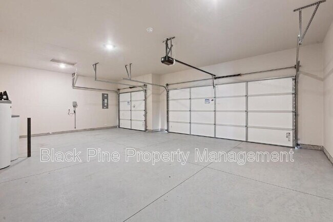 Building Photo - 15307 Cloud Crst Ave