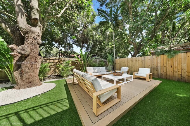 Building Photo - 871 NE 81st St