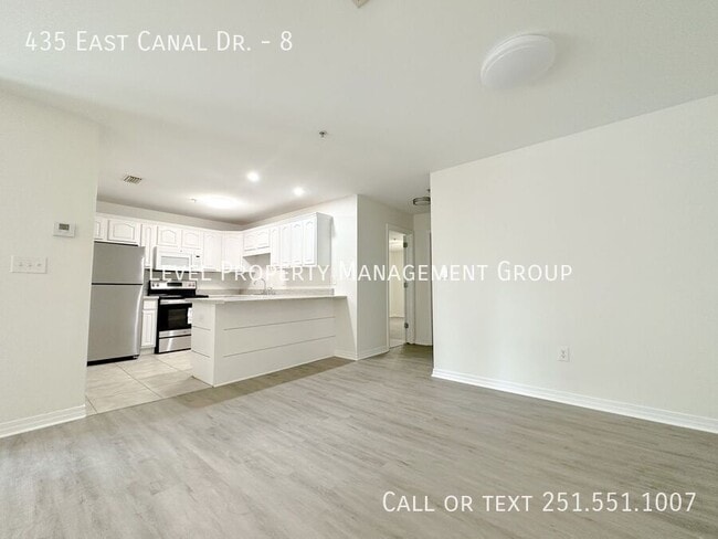 Building Photo - 435 E Canal Dr