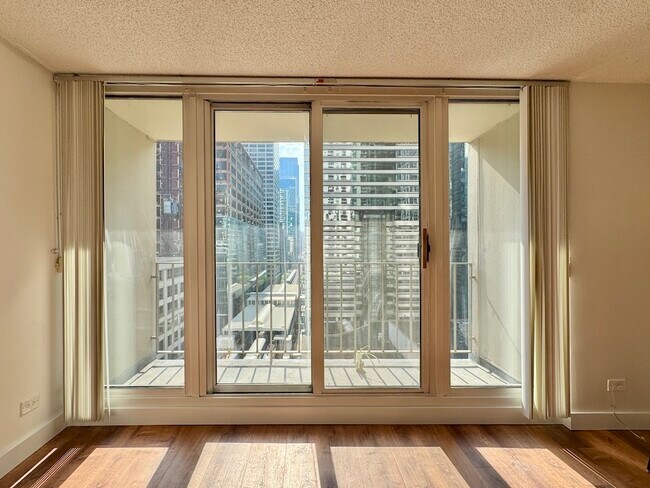 Building Photo - 200 N Dearborn St