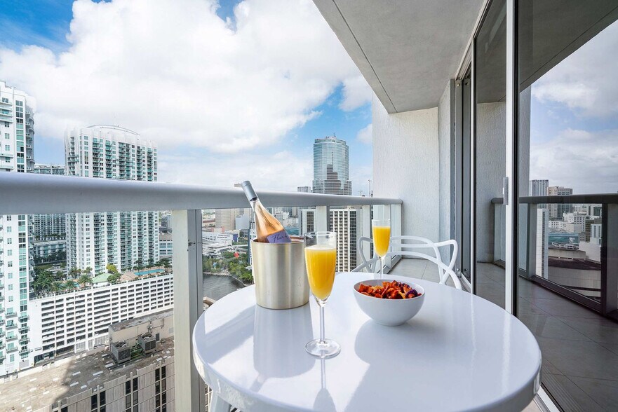 Building Photo - 485 Brickell Ave