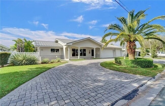 Building Photo - 2830 NE 55th St