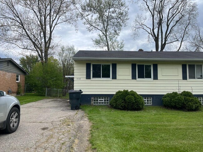 Building Photo - 1628 Haslett Rd