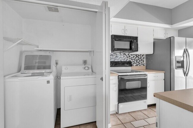 Building Photo - 8022 N 32nd Dr