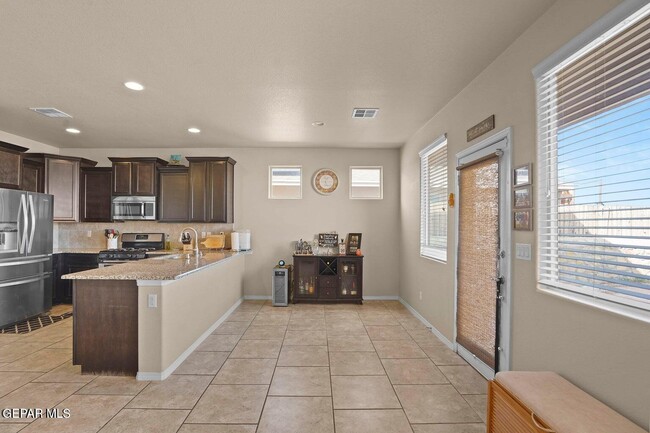 Building Photo - 4040 Loma Dante