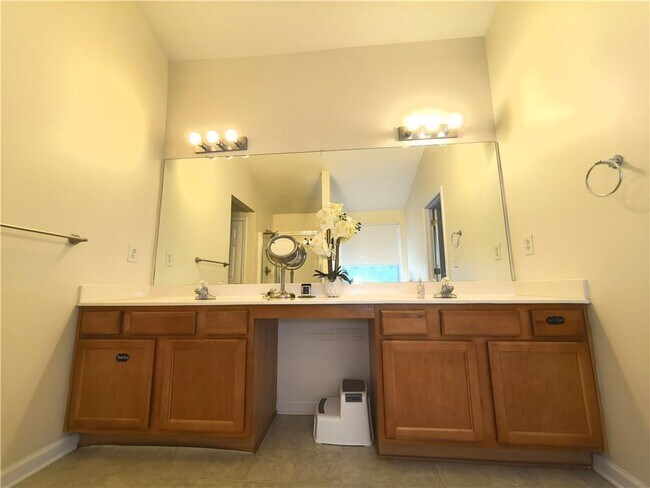 Building Photo - 3362 Briaroak Dr