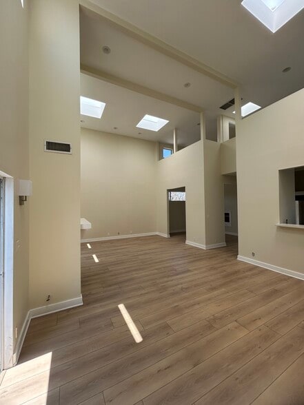 Building Photo - 678 Westminster Ave