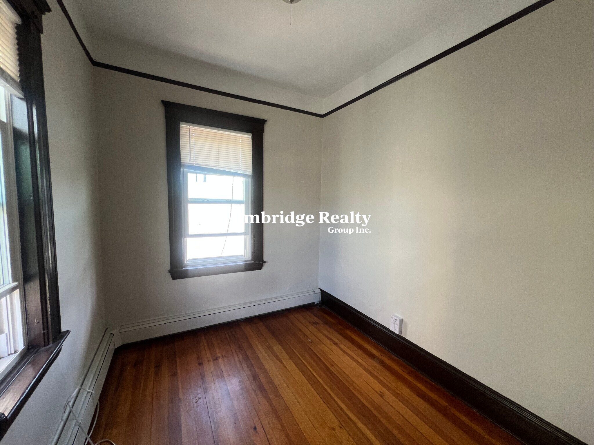 Building Photo - 118 Columbia St