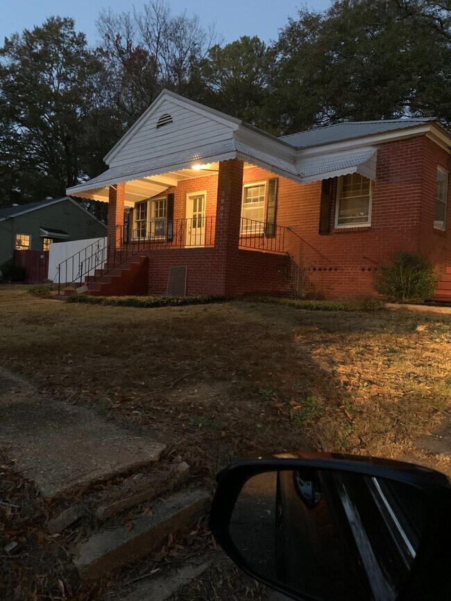 Building Photo - 3902 Calvin Dr