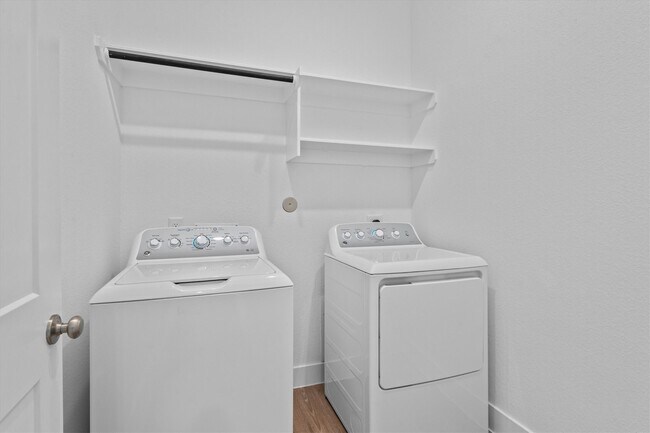 Building Photo - 120 Red Cascade Trl