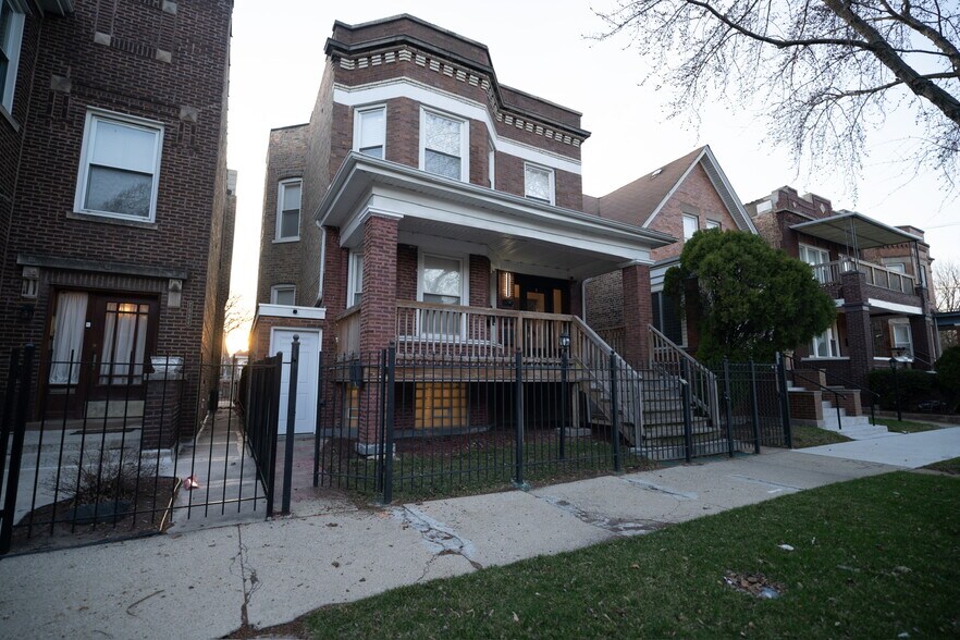 Building Photo - 7522 S Langley Ave