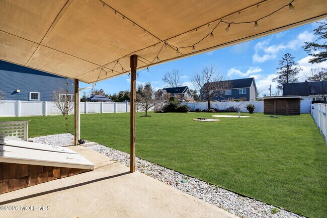 Building Photo - 633 Agnes Ave