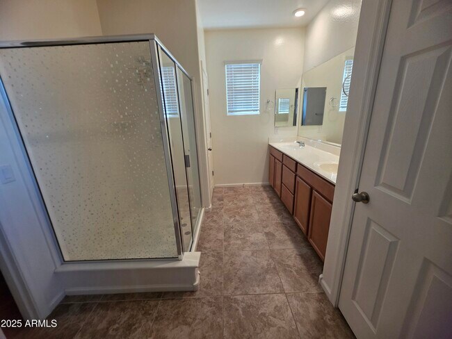 Building Photo - 9 S 195th Ln