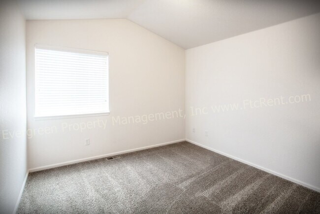 Building Photo - 802 Waterglen Dr