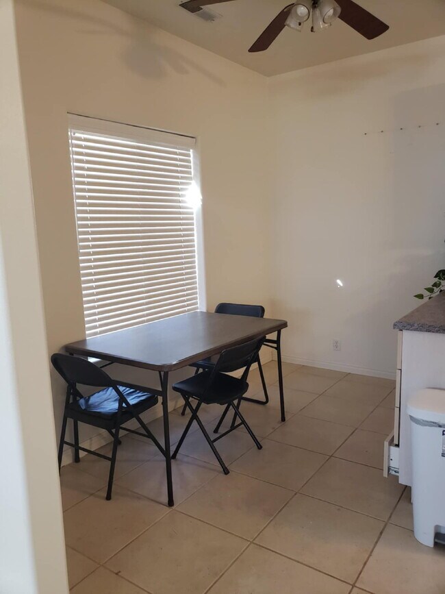 Building Photo - 288 W Diagonal #B  studio/1 Bath