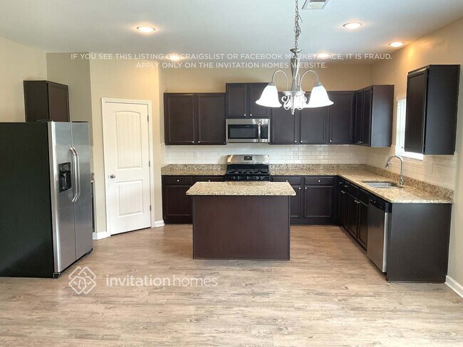 Building Photo - 729 Emporia Loop