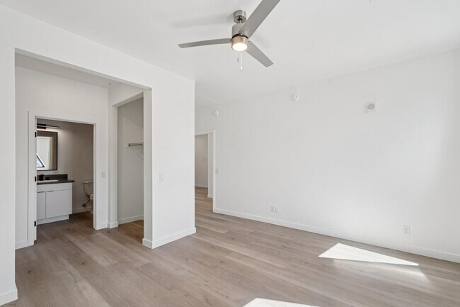 Building Photo - 1030 N 1st St