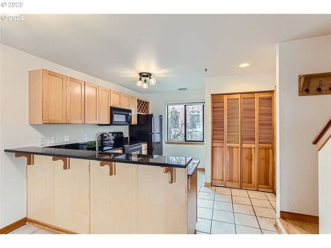 Building Photo - Modern Waterfront Living at The McCormick Pier! Call TODAY to schedule a tour! 503-664-4101