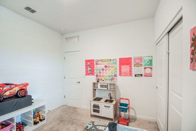 Building Photo - Lovely Single Family 4 bedroom for rent!