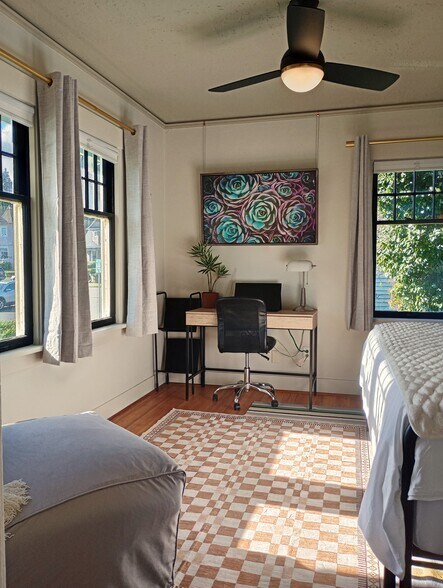 Building Photo - 1209 32nd St