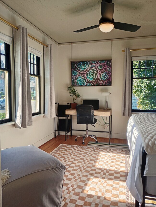 Building Photo - 1209 32nd St