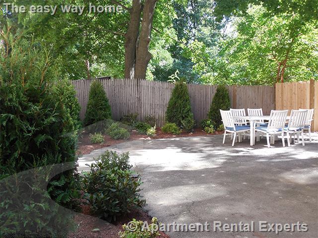 Building Photo - 10 Smith Ave