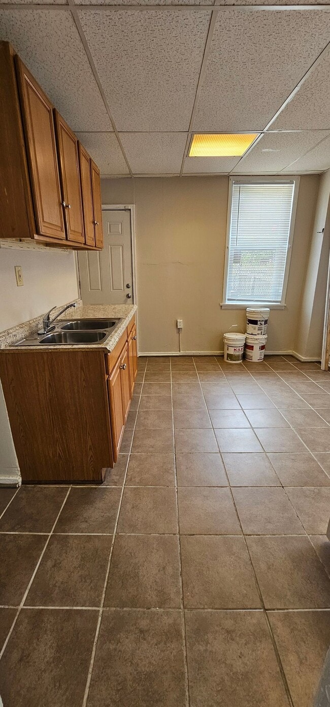 Building Photo - 1301 N Milton Ave