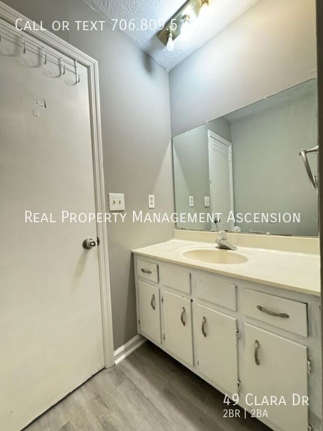 Building Photo - 49 Clara Dr