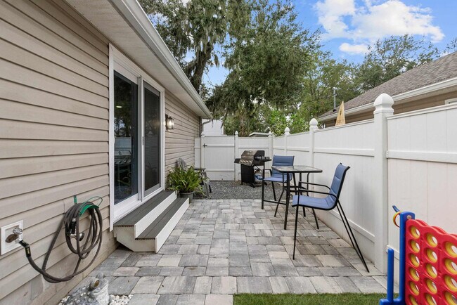 Building Photo - 20 Pearl St