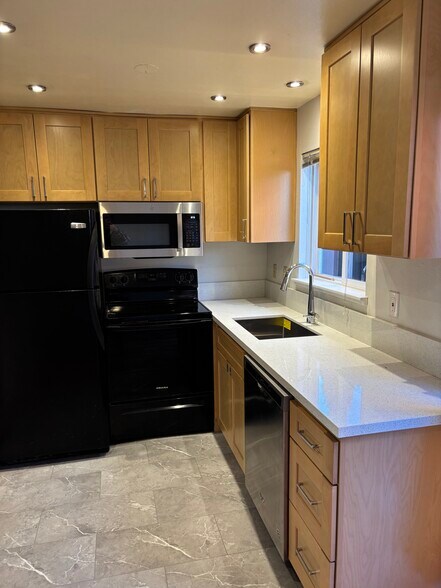 Building Photo - 2707 SE 50th Ave