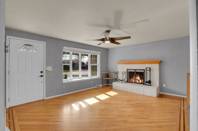 Building Photo - $2,795.00 - $300 OFF First Months' Rent - 5 Bedrooms, 2 Bathrooms, Single Family Home in Broomfie...