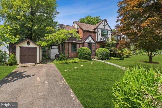 Building Photo - 1610 N Greenbrier St