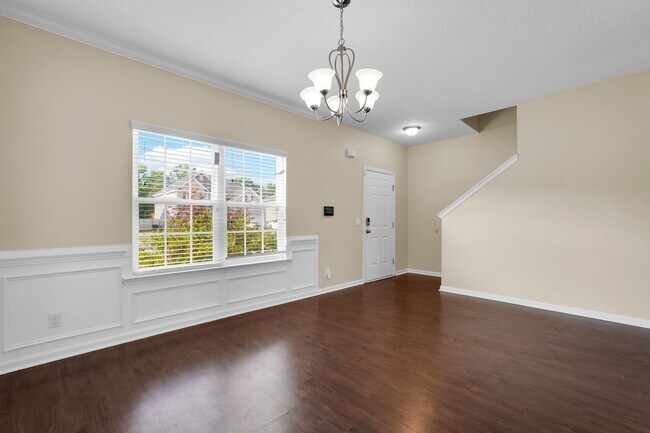 Building Photo - 659 Red Oak Ln