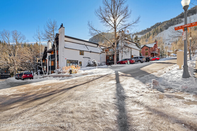 Building Photo - 800 S Mill St