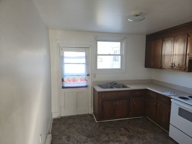 Building Photo - 1 Bedroom, 1 Bathroom Quadplex in Petersburg just off of Rt. 460
