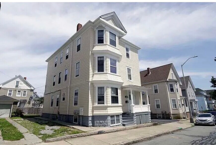 Building Photo - 545 Rivet St