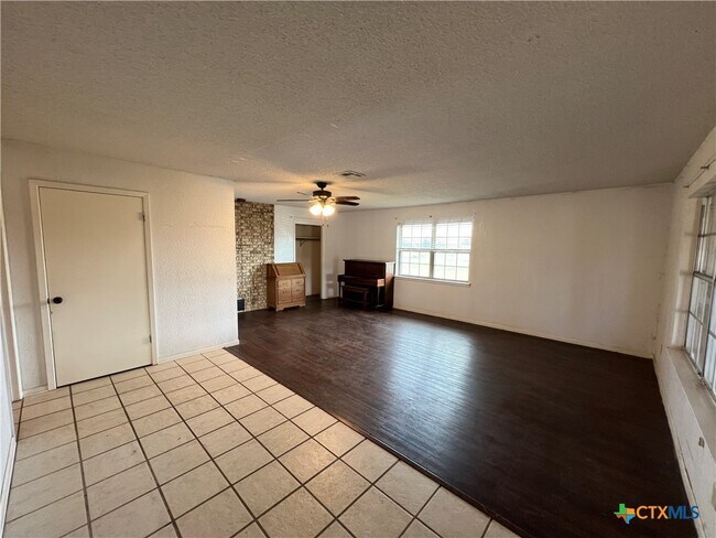 Building Photo - 10694 FM1670