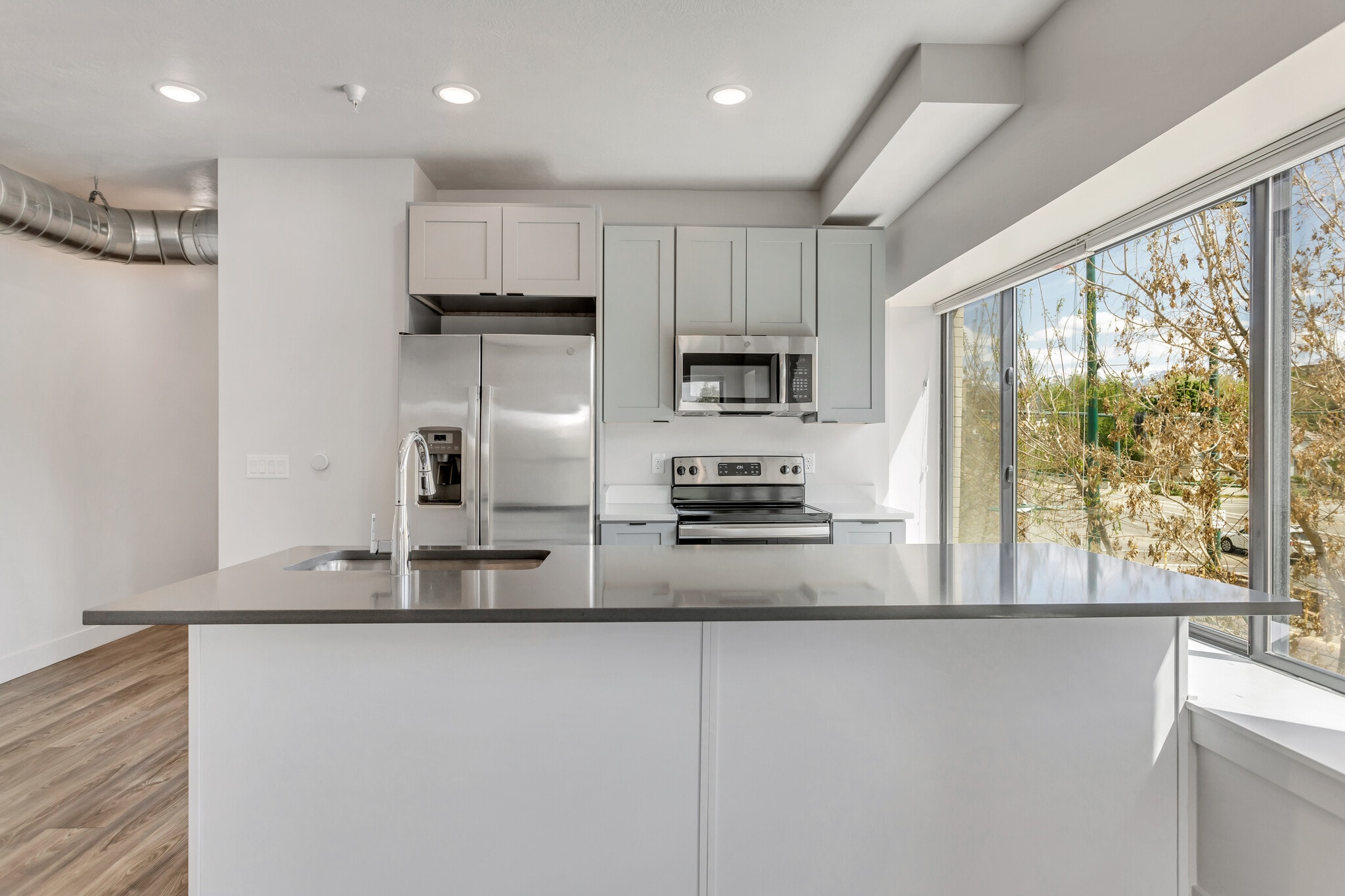 Building Photo - 606 W North Temple St