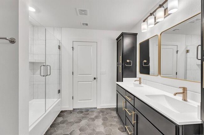 Building Photo - Stunning 4 Bed 3 Bath Broken Arrow Gem