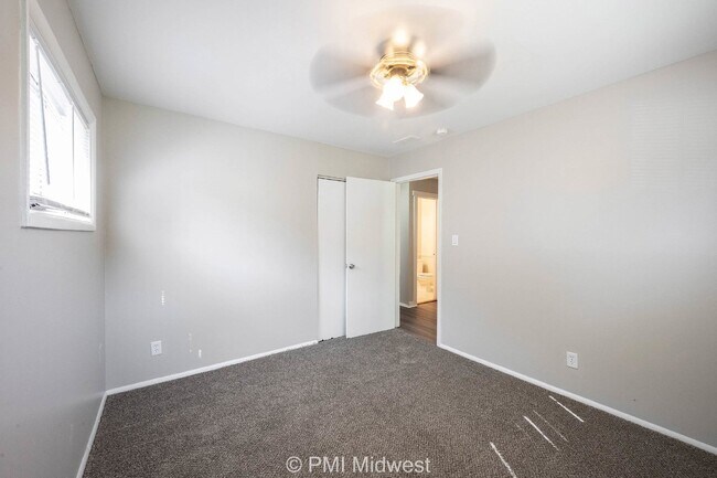 Building Photo - 3748 N Hawthorne Ln