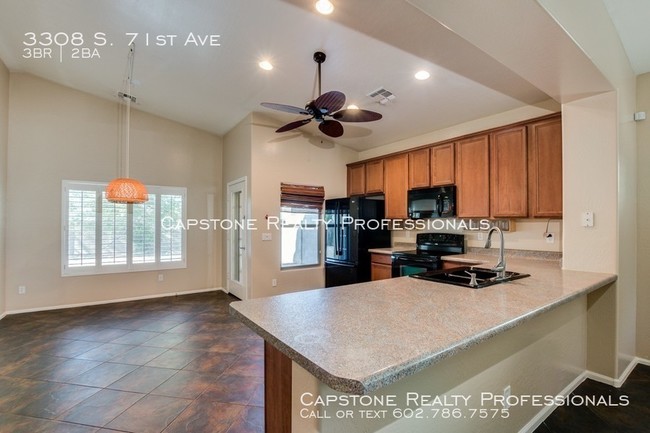 Building Photo - Gorgeous 3 Bedroom 2 Bath Home In Phoenix!