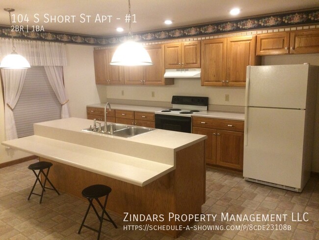 Building Photo - 2 bedroom 1 bath apartment with open floor...