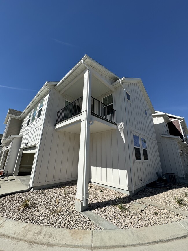 Primary Photo - 526 Rizzini Wy