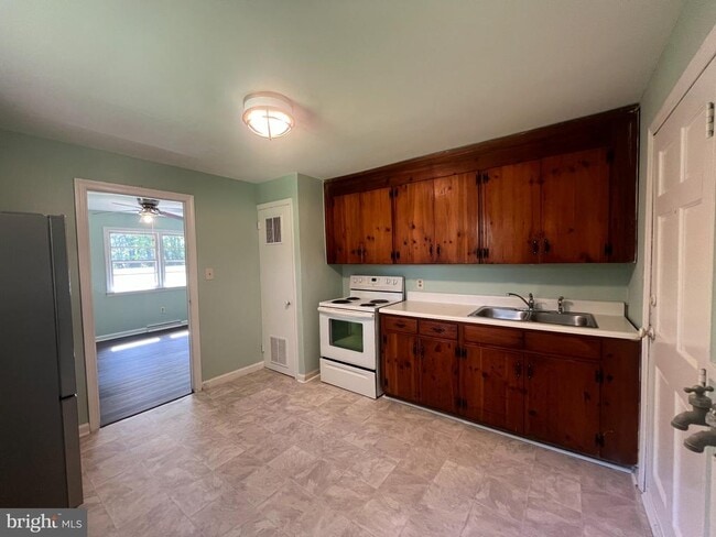 Building Photo - 3520 Loren Dr