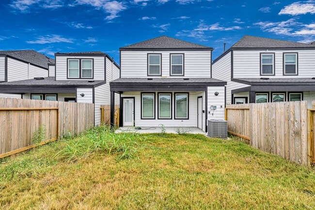 Building Photo - 3002 Crown Gate Dr