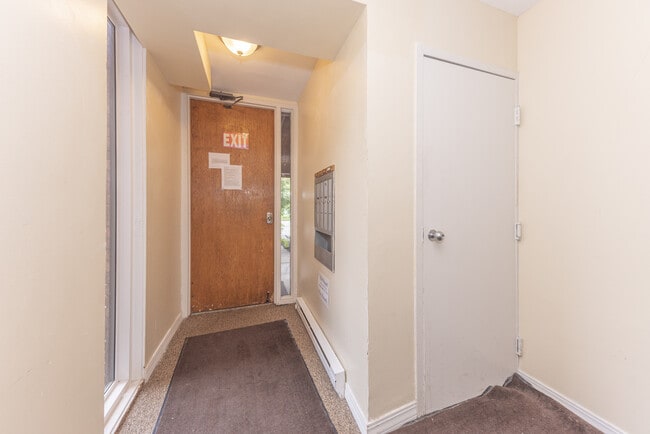 Building Photo - 2407 Packard St